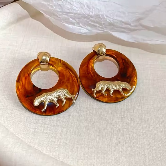 Anthropologie Gold Panthere Resin Brown Elegant Earrings - Picture 12 of 15